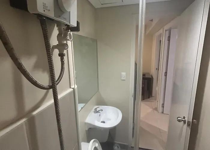 2bedroom 2bathroom Avidarialatowers With Pool Netflix